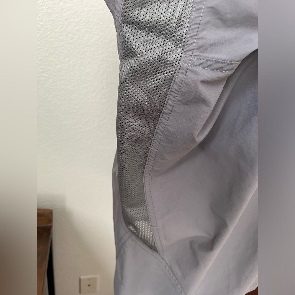 EUC Men's Mountain Hardware Gray shirt - Picture 11 of 16